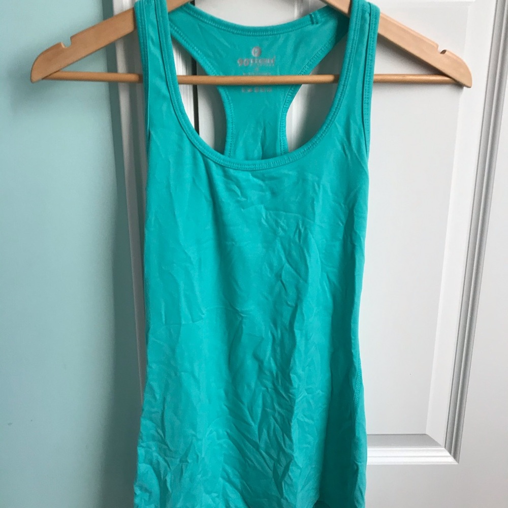 women’s workout tank top